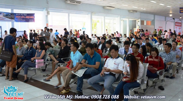 Hàng ngàn lượt người dân đã đến ga Sài Gòn, TP HCM để mua vé tàu tết